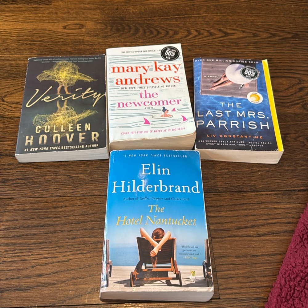 4 books -Colleen Hoover, Mary Kay Andrew’s, Liv Constantine , Elinor hilderbrand